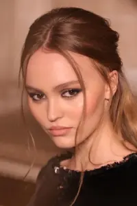 Фото  (Lily-Rose Depp)