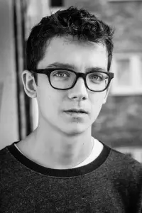 Фото Аса Баттерфілд (Asa Butterfield)