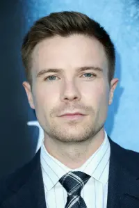 Фото Джо Демпсі (Joe Dempsie)