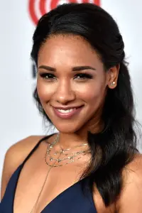 Фото  (Candice Patton)