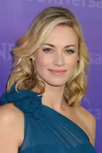 Фото Івонн Страховскі (Yvonne Strahovski)