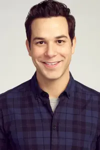 Фото Скайлар Естін (Skylar Astin)