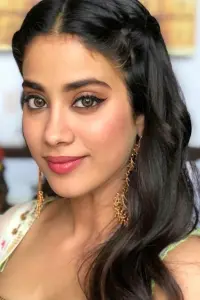 Фото  (Janhvi Kapoor)