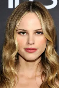 Фото Халстон Сейдж (Halston Sage)