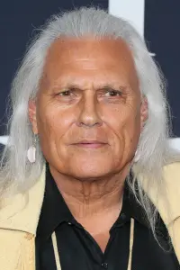 Фото  (Michael Horse)