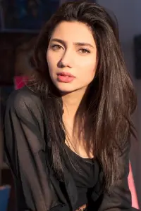 Фото  (Mahira Khan)