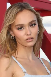 Фото  (Lily-Rose Depp)