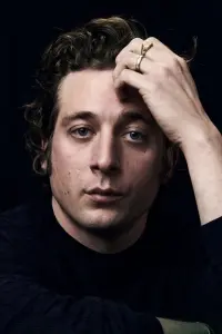 Фото Джеремі Аллен Уайт (Jeremy Allen White)