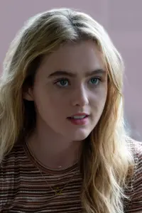 Фото Кетрін Ньютон (Kathryn Newton)