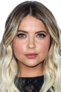 Фото Ешлі Бенсон (Ashley Benson)