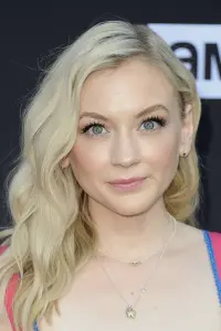 Фото  (Emily Kinney)