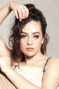 Фото Мері Маузер (Mary Mouser)