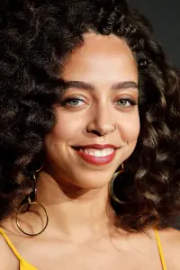 Фото  (Hayley Law)