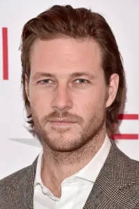 Фото Люк Брейсі (Luke Bracey)