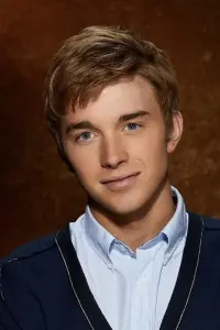 Фото  (Chandler Massey)