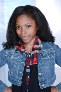 Фото  (Riele Downs)