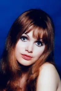 Фото Медлін Сміт (Madeline Smith)