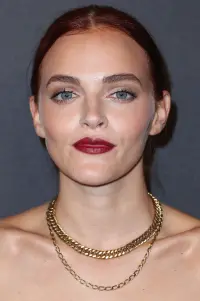 Фото Мадлен Брюер (Madeline Brewer)