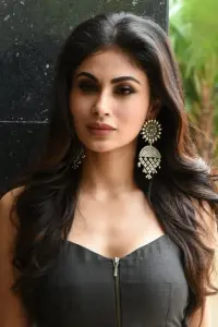 Фото  (Mouni Roy)