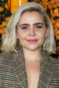 Фото Мей Вітмен (Mae Whitman)