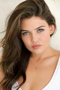 Фото Даніель Кемпбелл (Danielle Campbell)