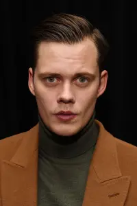 Фото Білл Скарсгард (Bill Skarsgård)