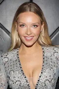 Фото  (Camille Kostek)