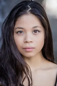 Фото Єва Ноблезада (Eva Noblezada)