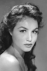 Фото Джулі Ньюмар (Julie Newmar)