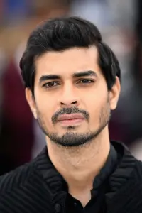 Фото  (Tahir Raj Bhasin)