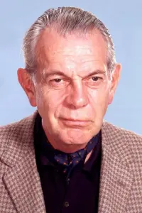 Фото Реймонд Мессі (Raymond Massey)