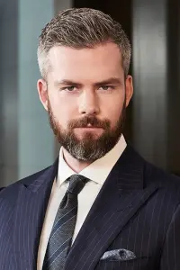 Фото  (Ryan Serhant)