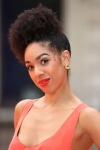 Фото  (Pearl Mackie)