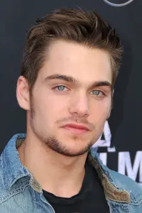 Фото Ділан Спрейберрі (Dylan Sprayberry)