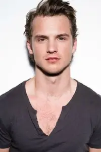 Фото Фредді Строма (Freddie Stroma)