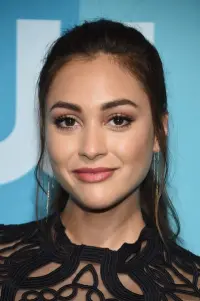 Фото  (Lindsey Morgan)