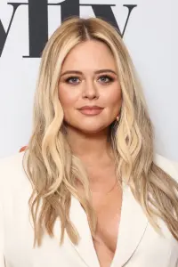 Фото Емілі Атак (Emily Atack)