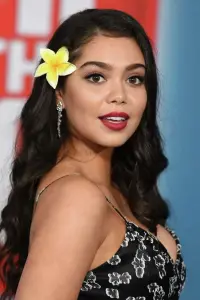 Фото Аулі Кравальо (Auli'i Cravalho)