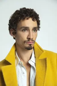 Фото Роберт Шихан (Robert Sheehan)