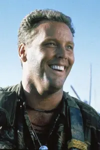 Фото Крила Хаузера (Wings Hauser)