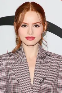 Фото Мадлен Петш (Madelaine Petsch)