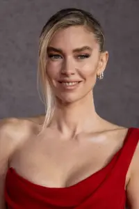 Фото Ванесса Кірбі (Vanessa Kirby)