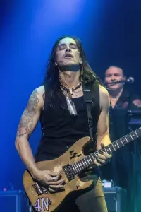 Фото  (Nuno Bettencourt)