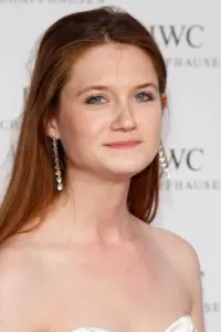 Фото Бонні Райт (Bonnie Wright)