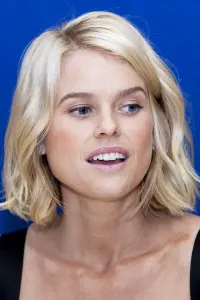 Фото Аліса Єва (Alice Eve)