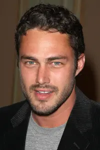 Фото  (Taylor Kinney)