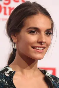 Фото Кейтлін Стейсі (Caitlin Stasey)