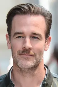 Фото Джеймс Ван Дер Бік (James Van Der Beek)