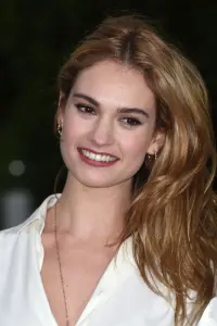 Фото Лілі Джеймс (Lily James)