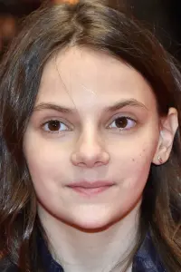 Фото Дафна Кін (Dafne Keen)